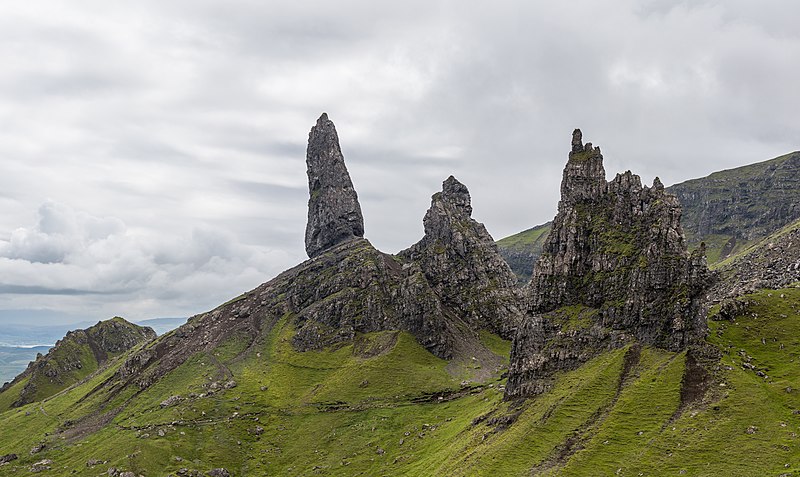 File:Old Man of Storr, Isle of Skye, Scotland - Diliff.jpg